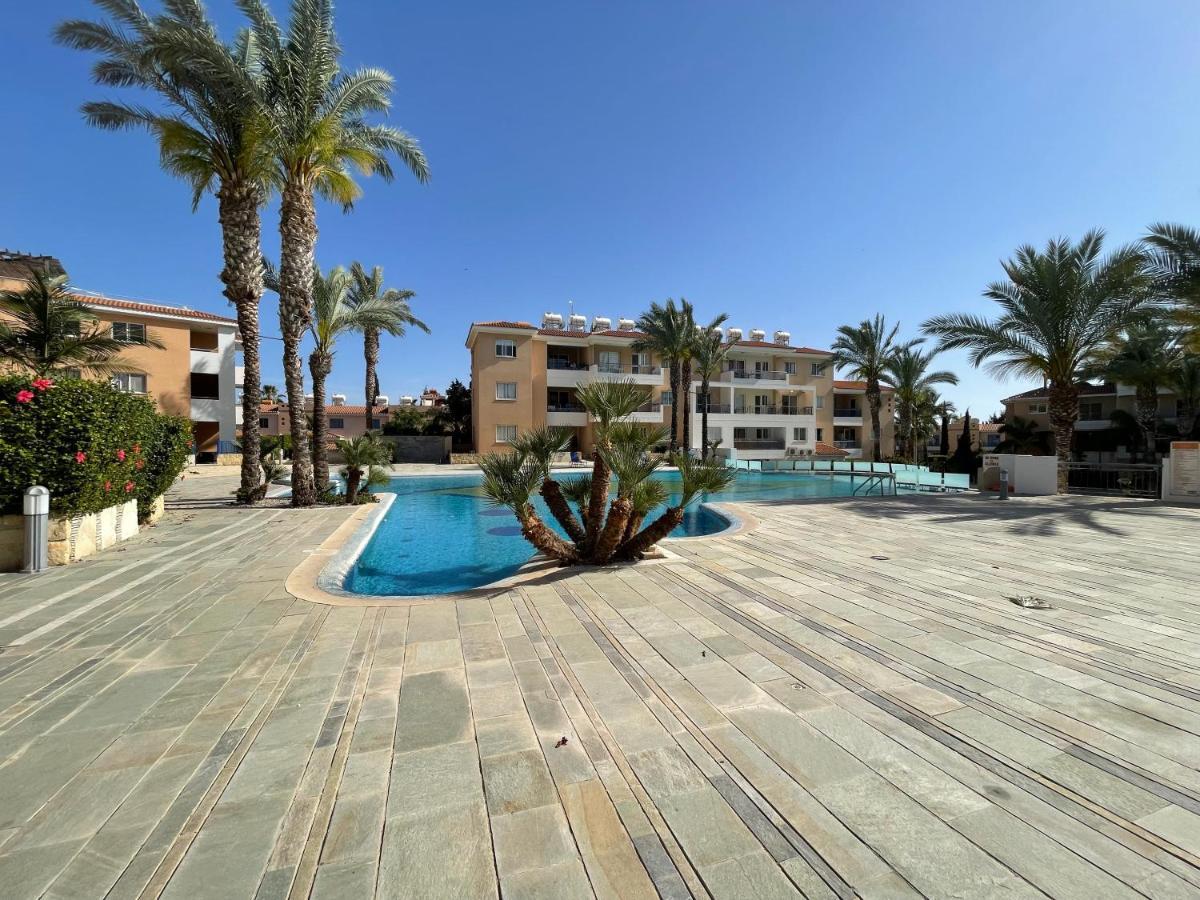 Iris Village Grand Apartment Πάφος Εξωτερικό φωτογραφία